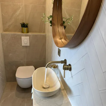 Appartement The Charming Chic Garden View Den Aprt R2