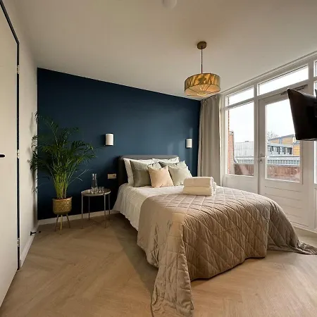 The Charming Chic Garden View Den Aprt R2 Appartement