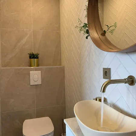 Appartement The Charming Chic Garden View Den Aprt R2 *