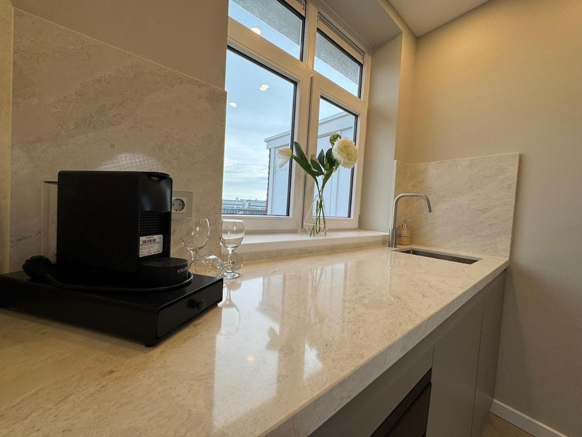 The Charming Chic Garden View Den Aprt R2 *