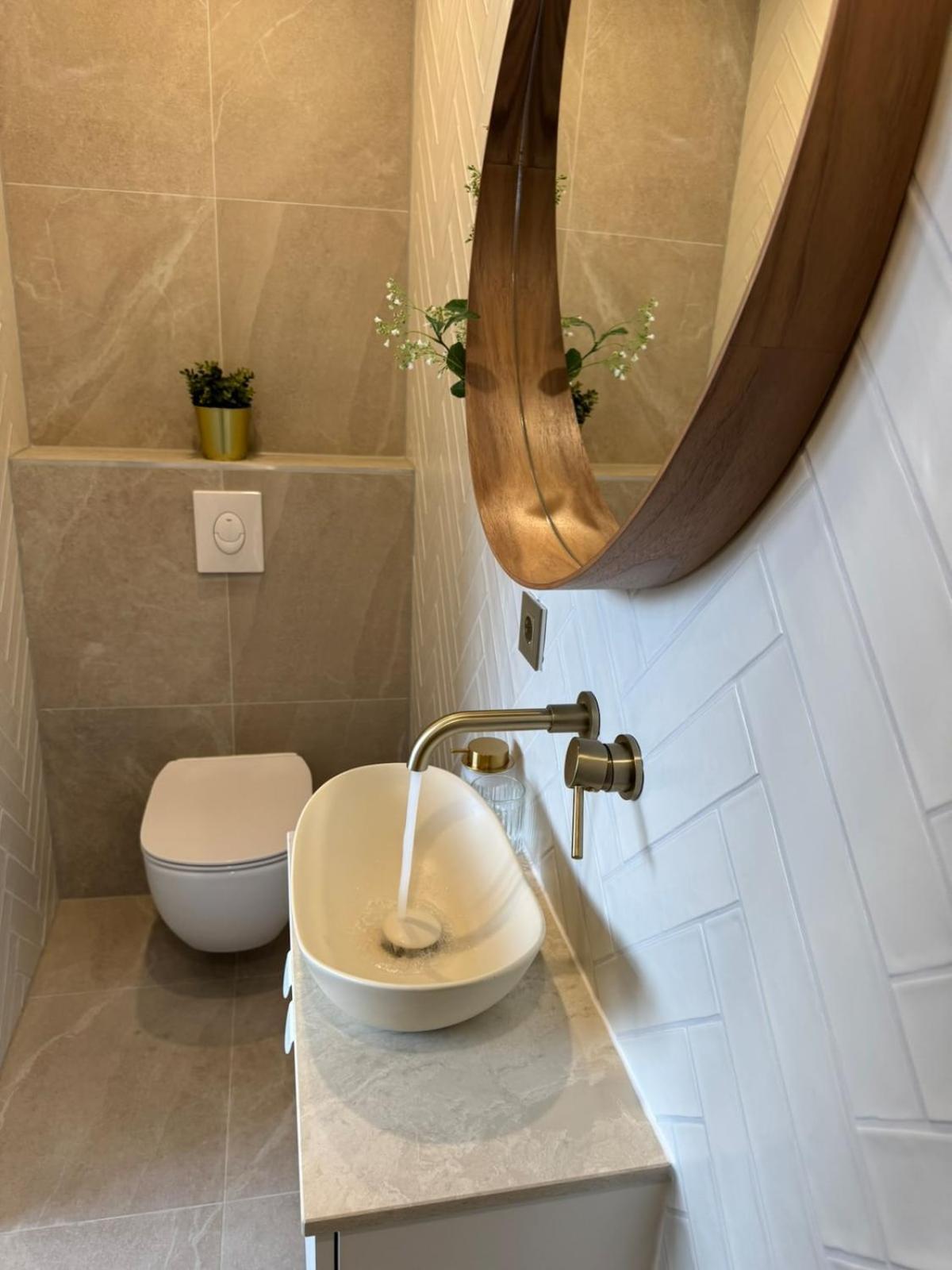 Appartement The Charming Chic Garden View Den Aprt R2
