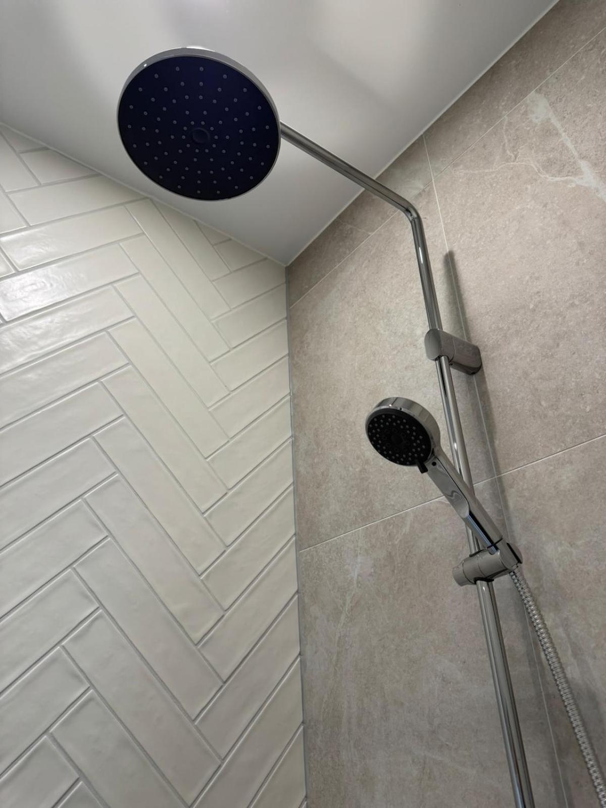 The Charming Chic Garden View Den Aprt R2 *