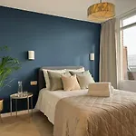 The Charming chic Garden View Den Aprt R2
